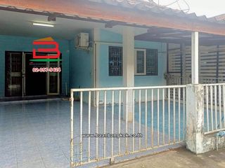 À vendre 2 chambres maison de ville à Si Maha Phot, Prachin Buri