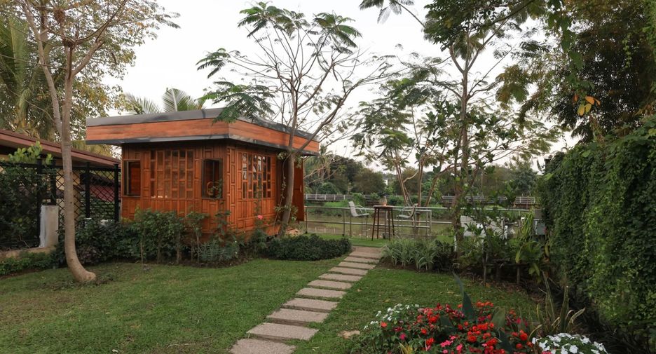 For rent 4 bedrooms villa in Mueang Chiang Mai, Chiang Mai
