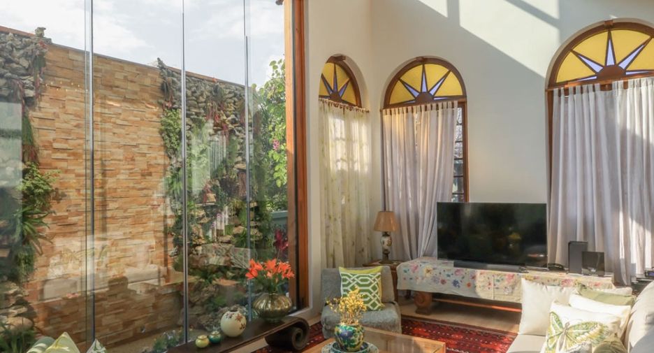 For rent 4 bedrooms villa in Mueang Chiang Mai, Chiang Mai