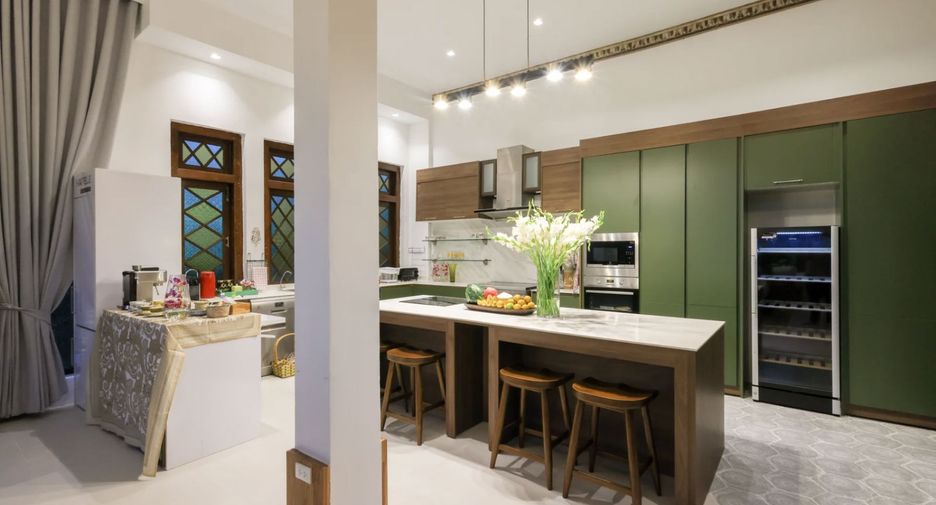 For rent 4 bedrooms villa in Mueang Chiang Mai, Chiang Mai