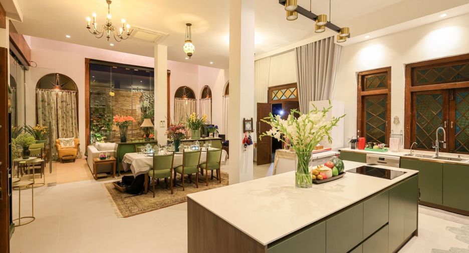 For rent 4 bedrooms villa in Mueang Chiang Mai, Chiang Mai