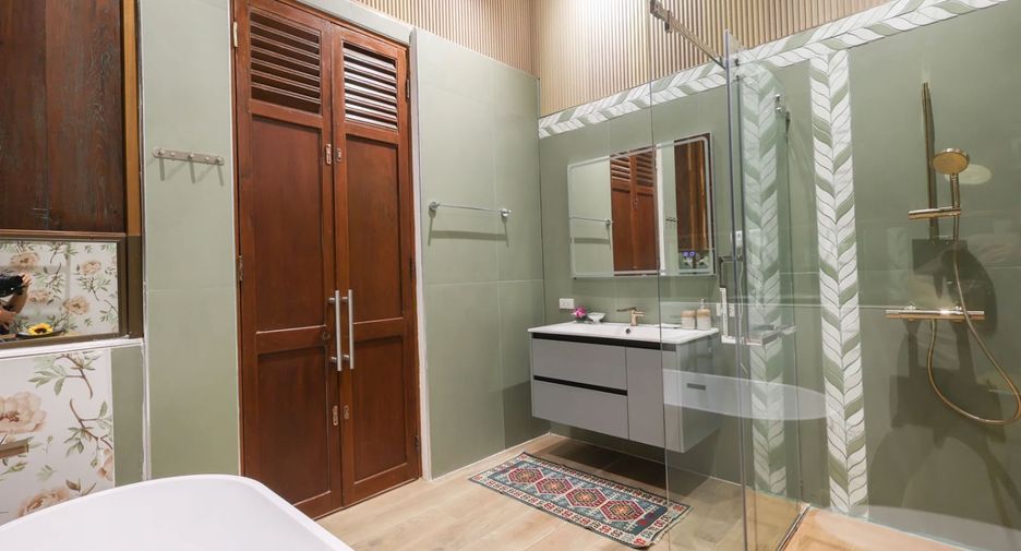 For rent 4 bedrooms villa in Mueang Chiang Mai, Chiang Mai