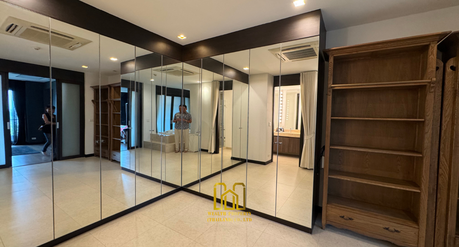 À louer 3 chambres condo à Sathon, Bangkok