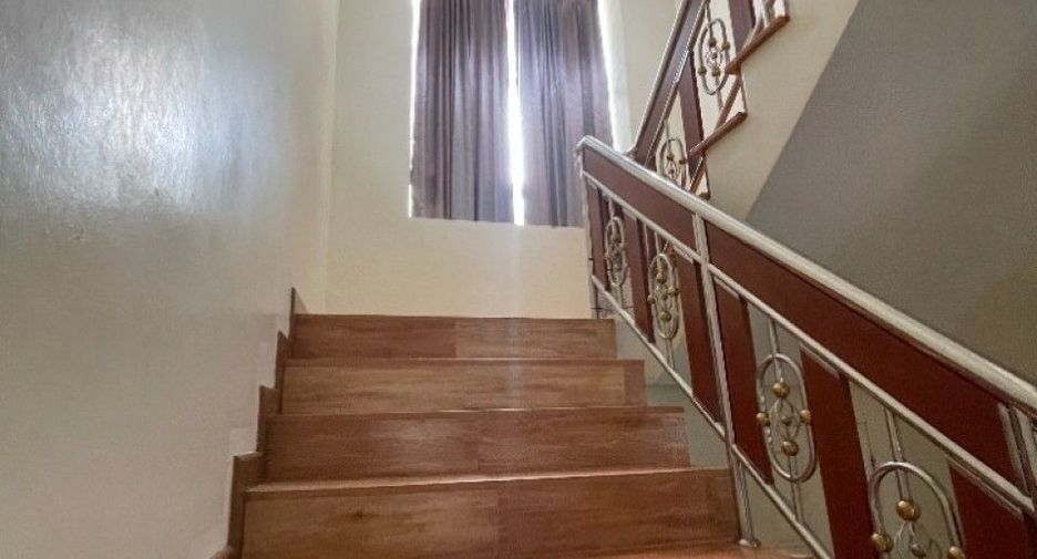 Haus zur Miete und zum Kauf mit 4 Zimmer in Si Maha Phot, Prachin Buri
