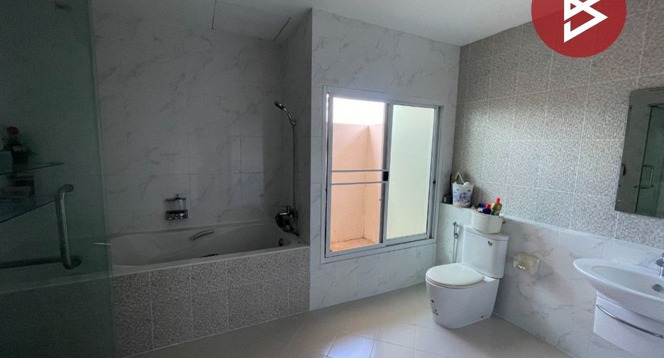 Haus zur Miete und zum Kauf mit 4 Zimmer in Si Maha Phot, Prachin Buri