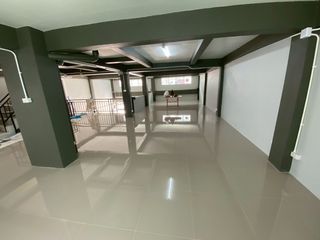Reihenhaus zum Kauf mit 9 Zimmer in Bang Khun Thian, Bangkok
