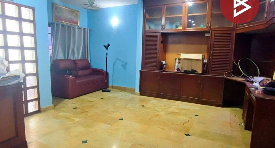 Casa adosada en venta de 4 habitaciones en Sai Mai, Bangkok