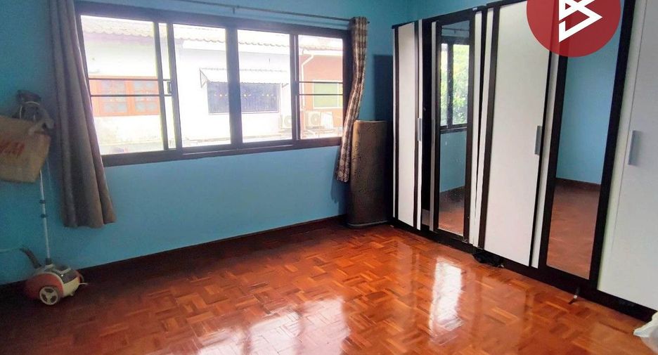 Casa adosada en venta de 4 habitaciones en Sai Mai, Bangkok