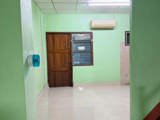 Casa adosada en venta de 2 habitaciones en Bang Khae, Bangkok