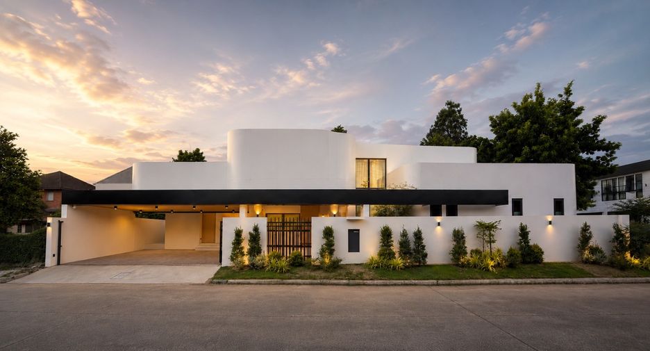 For sale 4 bedrooms house in Mueang Chiang Mai, Chiang Mai