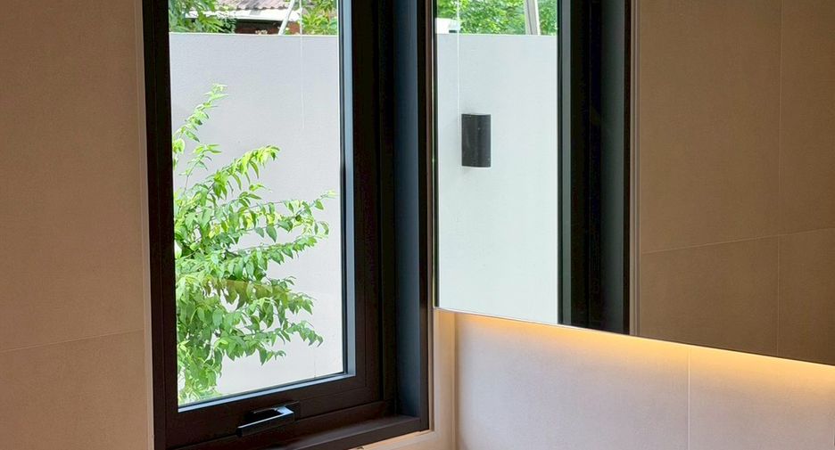 For sale 4 bedrooms house in Mueang Chiang Mai, Chiang Mai