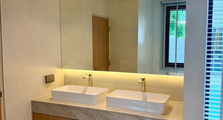 For sale 4 bedrooms house in Mueang Chiang Mai, Chiang Mai