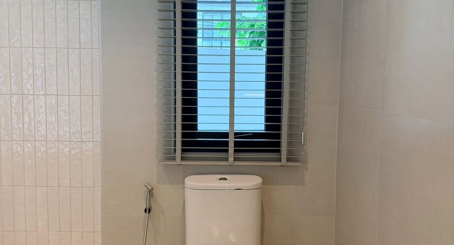For sale 4 bedrooms house in Mueang Chiang Mai, Chiang Mai