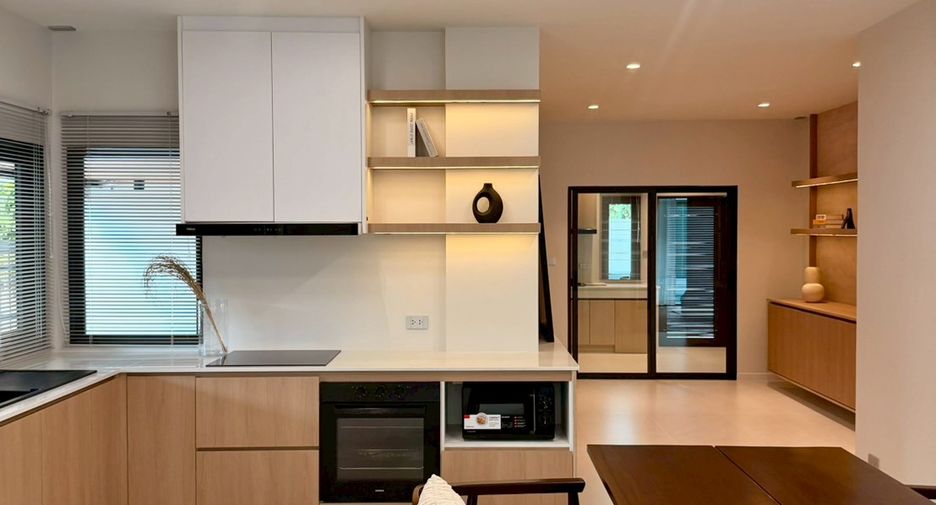 For sale 4 bedrooms house in Mueang Chiang Mai, Chiang Mai