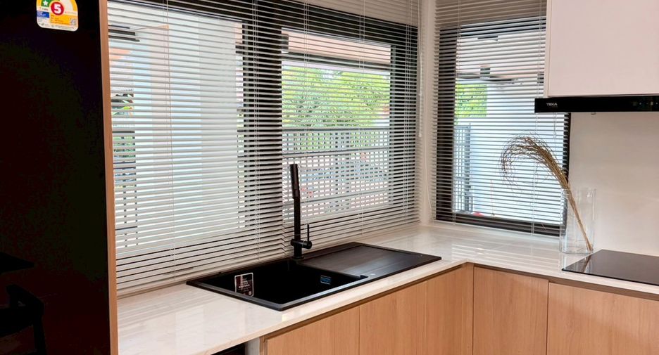 For sale 4 bedrooms house in Mueang Chiang Mai, Chiang Mai