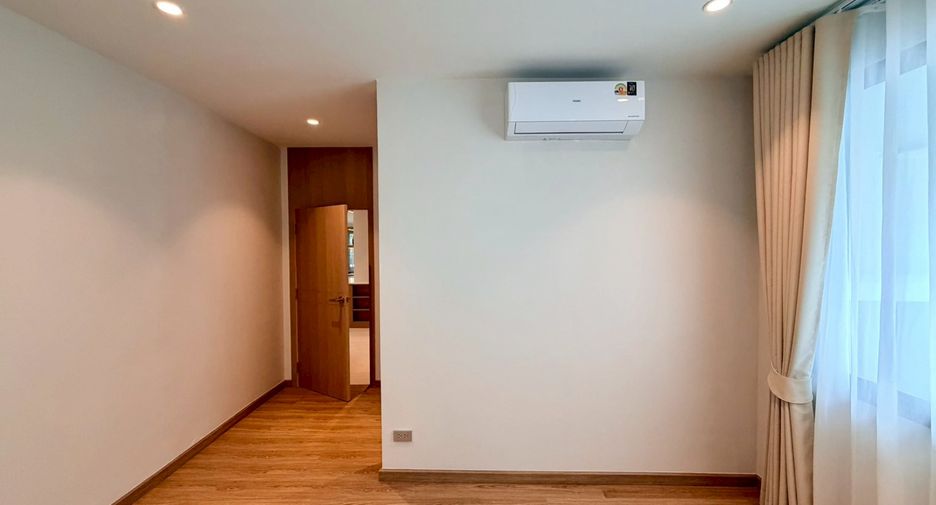 For sale 4 bedrooms house in Mueang Chiang Mai, Chiang Mai