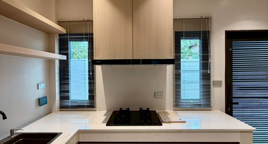 For sale 4 bedrooms house in Mueang Chiang Mai, Chiang Mai