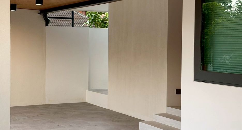 For sale 4 bedrooms house in Mueang Chiang Mai, Chiang Mai