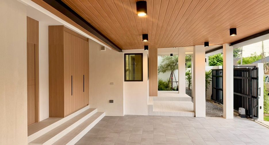 For sale 4 bedrooms house in Mueang Chiang Mai, Chiang Mai