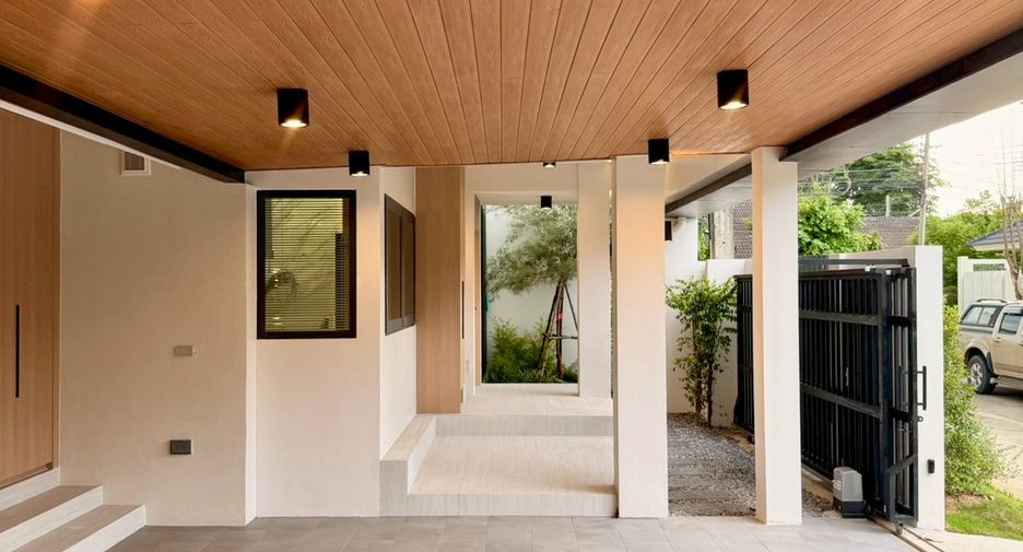 For sale 4 bedrooms house in Mueang Chiang Mai, Chiang Mai
