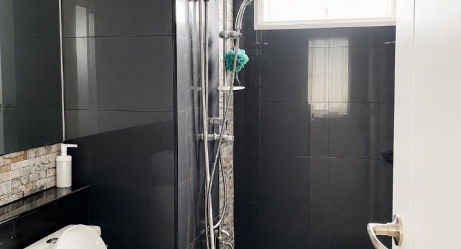 For sale 3 ベッドルーム house in Mueang Samut Sakhon, Samut Sakhon