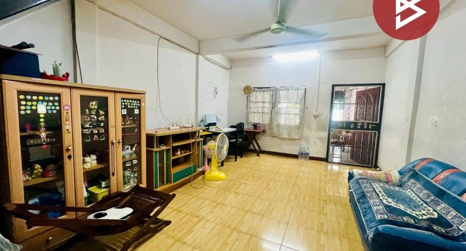À vendre 2 chambres maison de ville à Bang Na, Bangkok