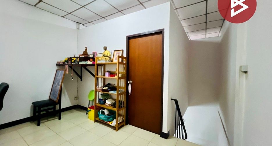 À vendre 2 chambres maison de ville à Bang Na, Bangkok