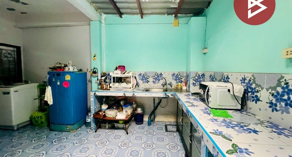À vendre 2 chambres maison de ville à Bang Na, Bangkok