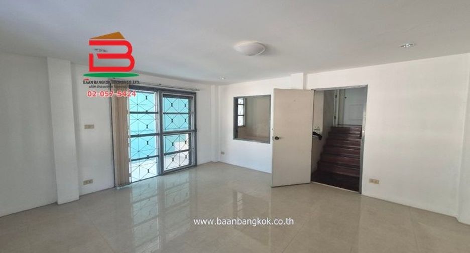 For sale 4 bedrooms townhouse in Don Mueang, Bangkok