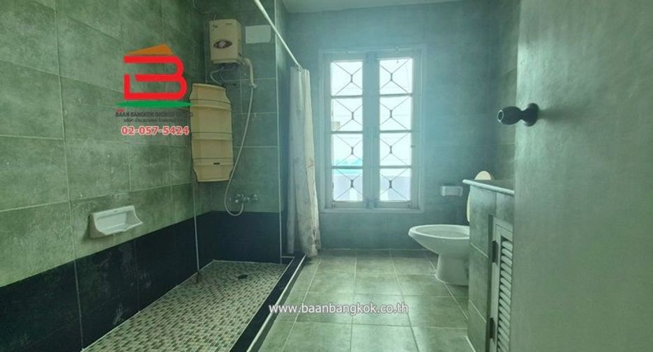 For sale 4 bedrooms townhouse in Don Mueang, Bangkok