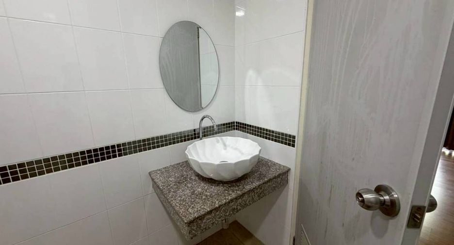 For rent 2 bedrooms townhouse in San Sai, Chiang Mai