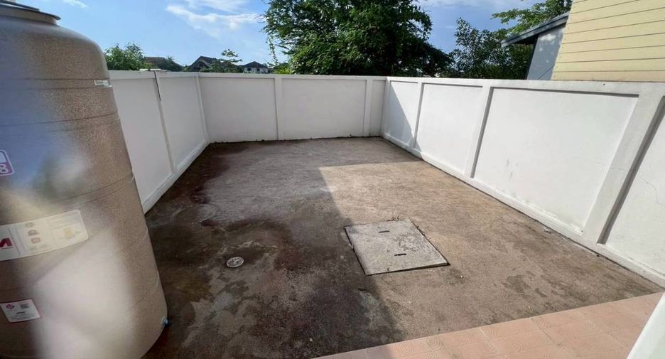 For rent 2 bedrooms townhouse in San Sai, Chiang Mai