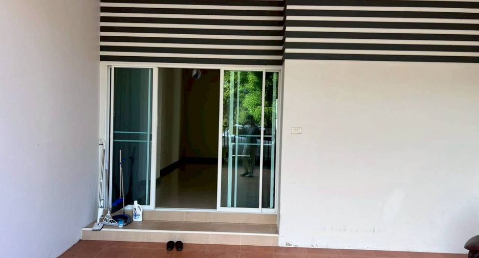 For rent 2 bedrooms townhouse in San Sai, Chiang Mai