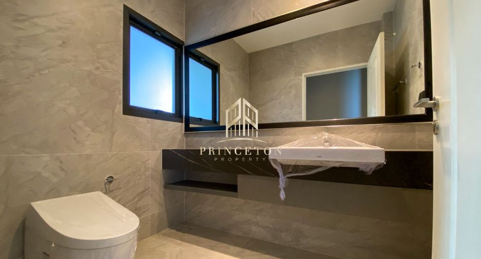 Haus zur Miete mit 4 Zimmer in Lat Krabang, Bangkok