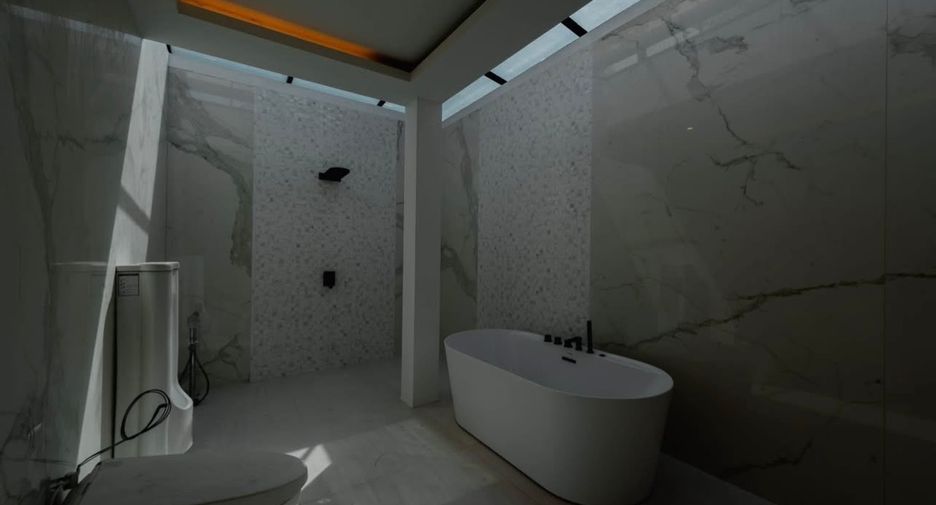 Casa en alquiler y en venta de 4 habitaciones en Bang Phli, Samut Prakan