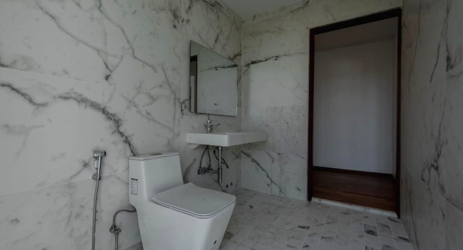 Casa en alquiler y en venta de 4 habitaciones en Bang Phli, Samut Prakan