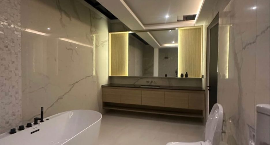Casa en alquiler y en venta de 4 habitaciones en Bang Phli, Samut Prakan