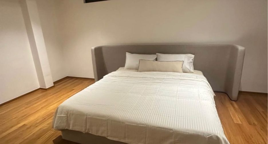 Casa en alquiler y en venta de 4 habitaciones en Bang Phli, Samut Prakan