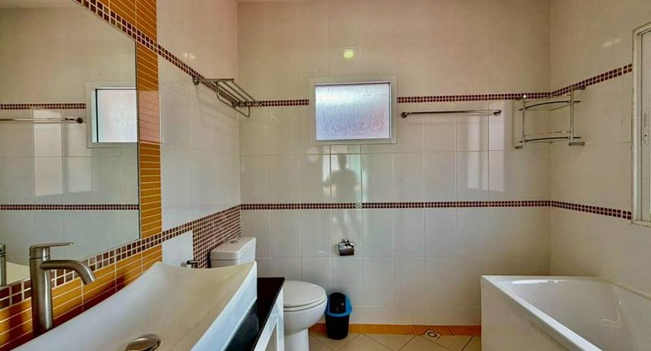 For rent 7 bedrooms house in Bang Lamung, Chonburi