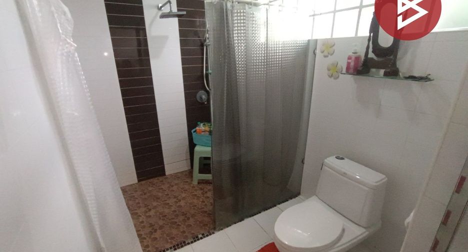For sale 2 bedrooms townhouse in Wang Chan, Rayong
