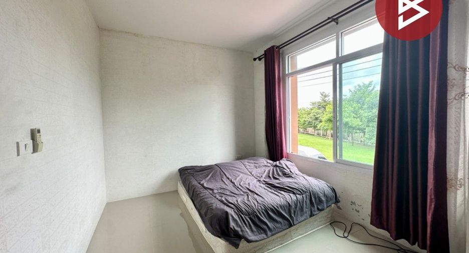 For sale 3 bedrooms townhouse in Pluak Daeng, Rayong