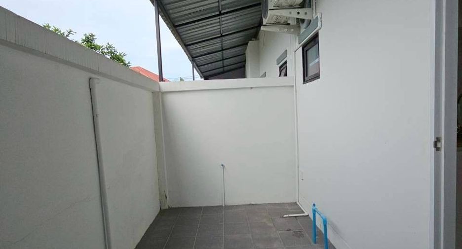 For sale 2 bedrooms townhouse in Mueang Chon Buri, Chonburi