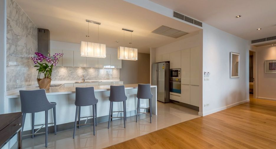 For rent 4 bedrooms apartment in Bang Kho Laem, Bangkok
