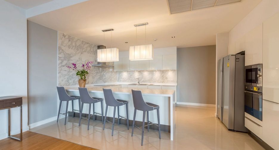 For rent 4 bedrooms apartment in Bang Kho Laem, Bangkok