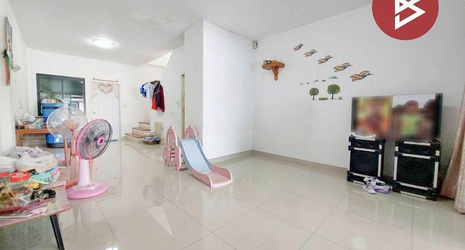 Casa adosada en venta de 3 habitaciones en Bang Phli, Samut Prakan