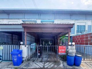 Casa adosada en venta de 3 habitaciones en Bang Phli, Samut Prakan