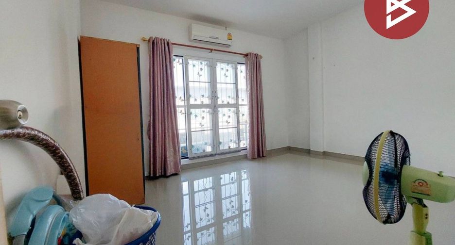 Casa adosada en venta de 3 habitaciones en Bang Phli, Samut Prakan