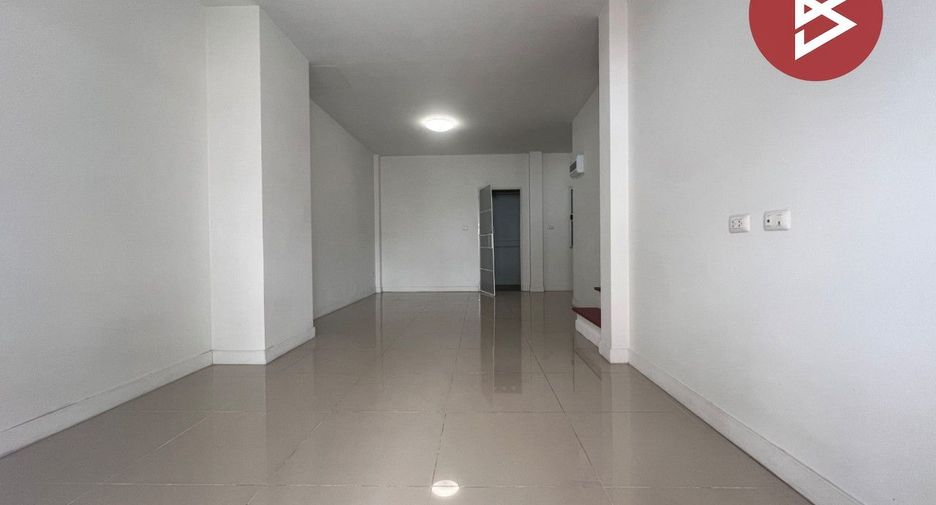 Casa adosada en venta de 3 habitaciones en Mueang Chon Buri, Chonburi