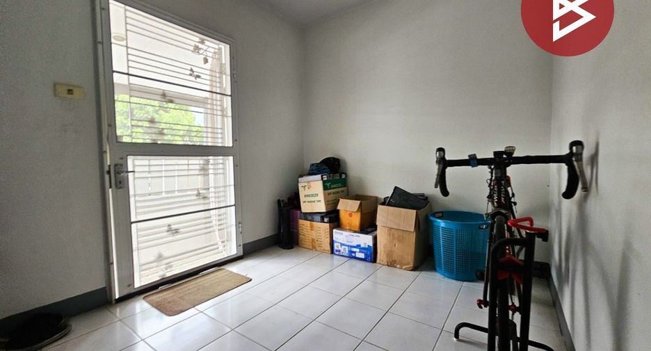 Casa adosada en venta de 3 habitaciones en Bang Phli, Samut Prakan