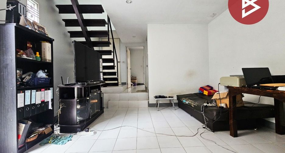 Casa adosada en venta de 3 habitaciones en Bang Phli, Samut Prakan